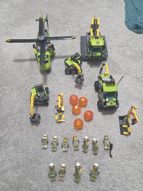 Lego City Volcano Exploration Lot And Minifigures 