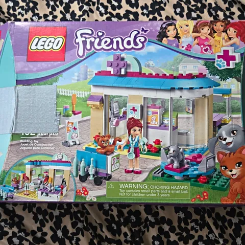 LEGO Friends Vet Clinic 41085 192 Pieces Age 5-12 USED BUT PIECES IN BOX