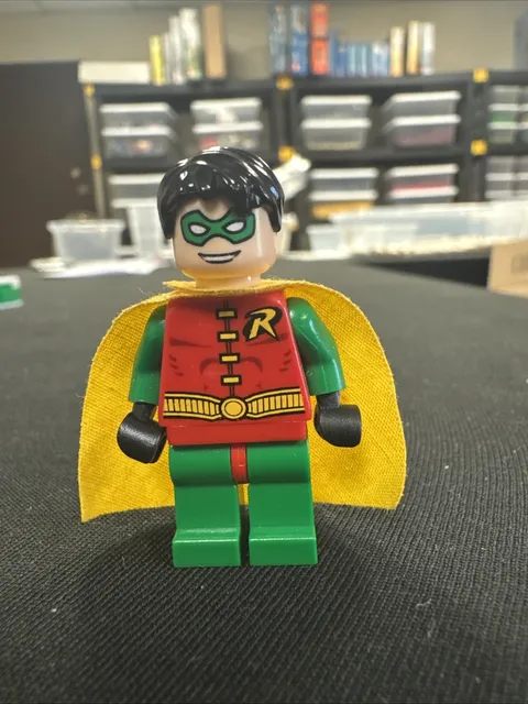 LEGO Robin Minifigure Bat009 Set 7885 Robins Scuba Jet Attack of The Penguin