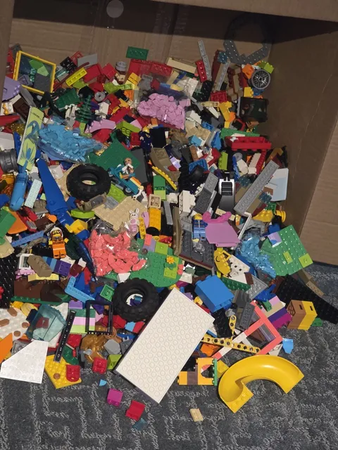 LEGO 10 POUND BRICKS RANDOM PARTS & PIECES BULK LOT WITH FIGURES!!