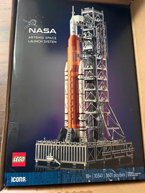 LEGO Icons: NASA Artemis Space Launch System (10341)