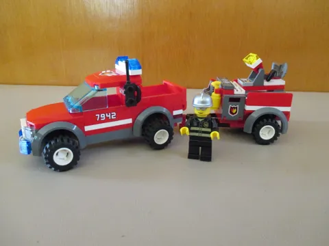 Lego City Off Road Fire Rescue Pickup Truck 7942 w/Mini Fig