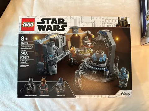 LEGO Star Wars: The Armorer's Mandalorian Forge (75319)