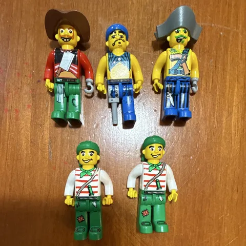LEGO Minifigures Lot of 5 - Pirates/Islanders Figures w/ Hats