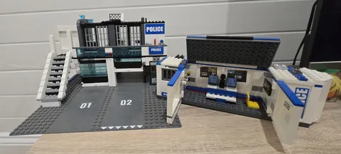 LEGO City Police (2x Partial Sets) - 7498 & 7288 Bundle