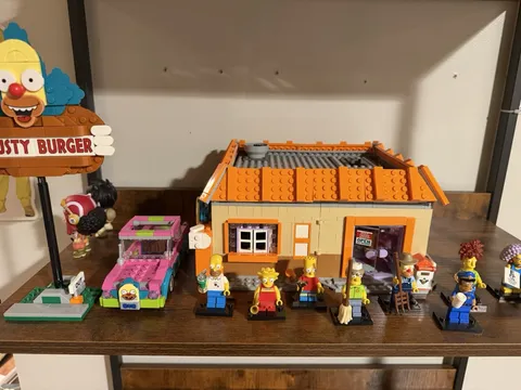 LEGO  The Simpsons Krusty Burger 10352 100% COMPLETE  W/ BOX Manual Extra Figs