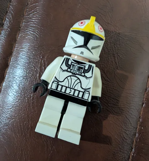 LEGO Star Wars Clone Pilot (Phase 1) - Yellow Markings, Large Eyes sw0191