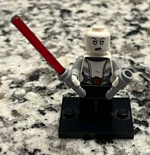 LEGO Star Wars Darth Maul Minifigure w/ Red Lightsaber & Black Display Base