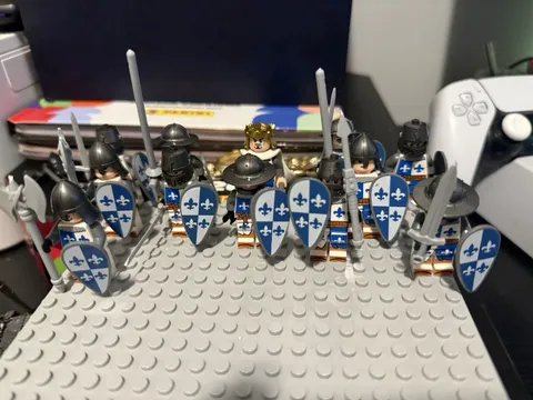 LEGO Knights Minifigure Lot of 8 w/ Blue & White Shields, Weapons