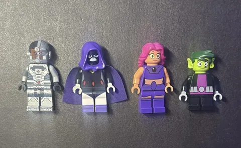 LEGO DC Teen Titans Lot of 4 Starfire, Beast Boy, Raven, Cyborg Minifigures