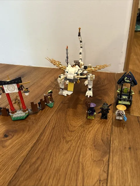 LEGO NINJAGO: Master Wu Dragon (70734) With 3 Minifigures