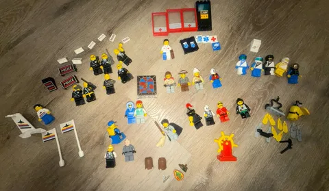 Lego Lot Of People And Accessories