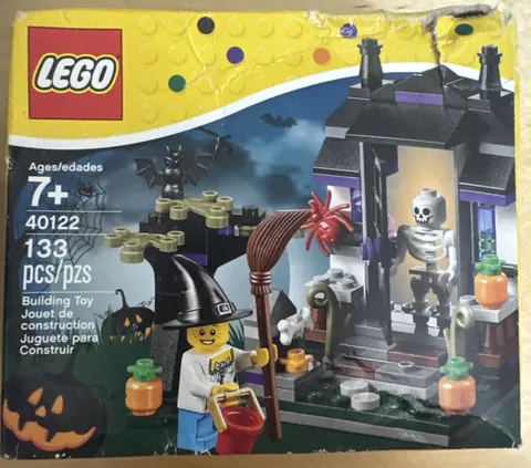 LEGO Seasonal: Trick or Treat Halloween Set (40122)