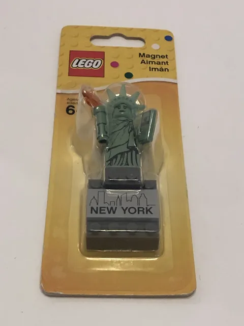 (1) LEGO #853600 2016 New York Store Limited Edition Lady Liberty Magnet