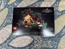 Lego Star Wars Dagobah Jedi Training Diorama 75330 BRAND NEW