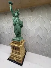 Lego Architecture - Statue of Liberty (21042) - Used, With Book