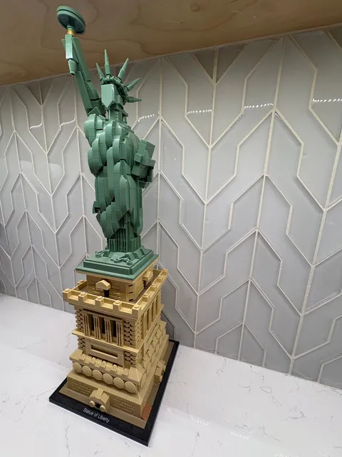 Lego Architecture - Statue of Liberty (21042) - Used, With Book
