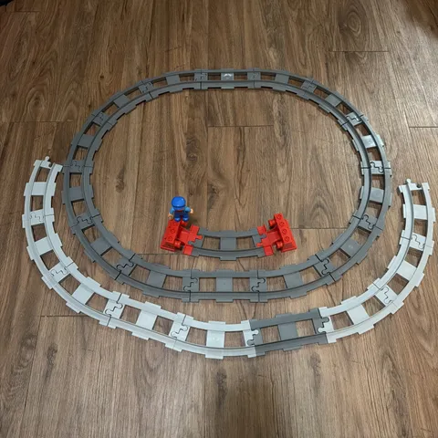 LEGO Duplo Train Track Lot 20 Curved 4 Straight 2 Stops + Figure Mixed Grey