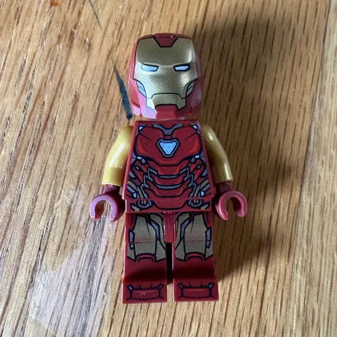 LEGO Marvel Super Heroes Iron Man Minifigure Red & Gold Armor w/ Helmet