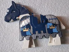 Lego Horse & Barding Ruffled Edge 2490pb06 7094 852293 Battle Helmet 48492