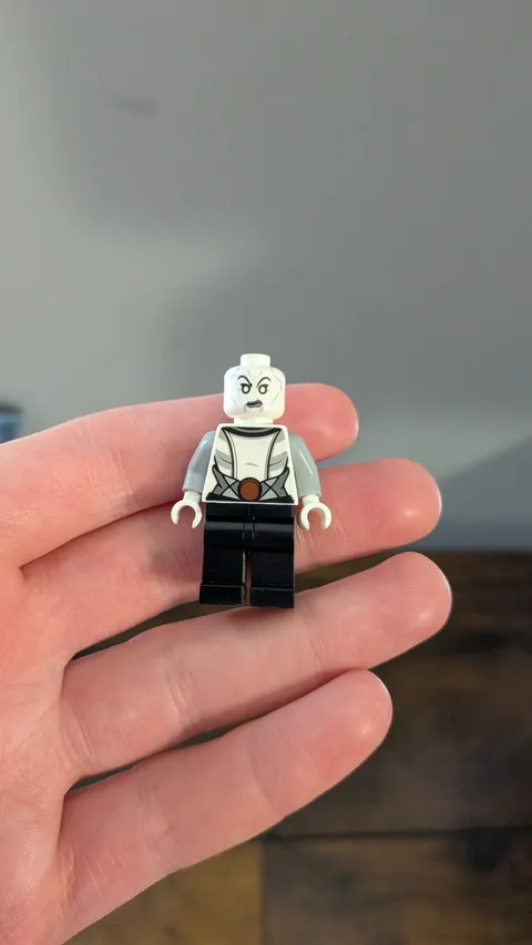 LEGO Star Wars - Minifigure Asajj Ventress Hand from Set 75087
