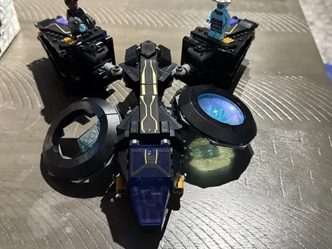 LEGO Super Heroes: Shuri's Sunbird (76211) Near Complete. 3 Minifigs. See Pics