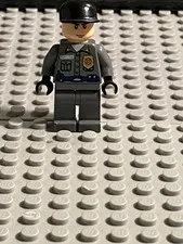 LEGO® Minifig bat020 Arkham Security Guard Minifigure NEW