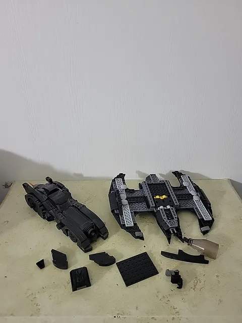 LEGO Batwing And Batmobile Incomplete 