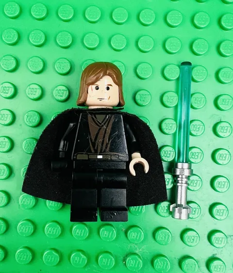 LEGO Star Wars Minifigure Anakin Skywalker Black Right Hand Sw0120 w Lightsaber