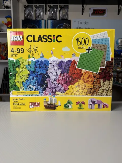 Katy Perry AUTOGRAPHED - LEGO Classic Bricks Bricks Plates (11717) SEALED