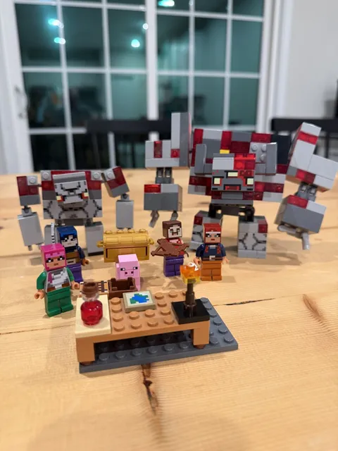 LEGO Minecraft: The Redstone Battle (21163)