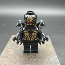 Lego Marvel Avengers Outrider  Minifigure from The Hulkbuster 76247