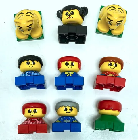 LEGO 9 DUPLO Minifig Minifigure Small People Tigers Square Bases