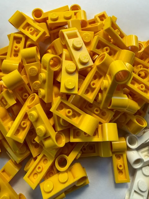 LEGO - NEW-#3172-YELLOW-PLATE MODIFIED 1 X 2 W/ PIN HOLE END-10 PIECES