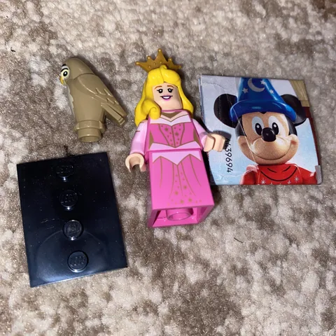 LEGO minifigure Disney Series 3 Princess Aurora from Sleeping Beauty 71038
