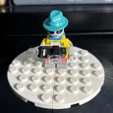 LEGO Minifigures Series 26 Alien Tourist 71046 With Accessories
