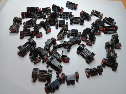 LEGO BULK LOT OF 42 VINTAGE RED WHEELS TIRES & HOLDER PLATES & BRICKS 2X2