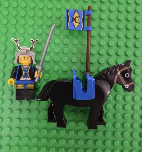 LEGO Castle Minifigure Samurai SWORDSMAN CAS056 Horse Flag Weapon 6013-1