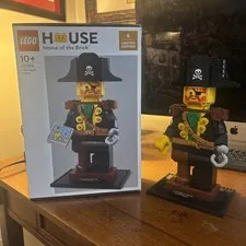 lego : A Minifigure Tribute (40504) pirate used Complete with box instructions