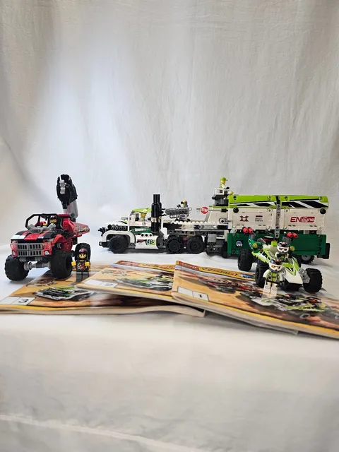 LEGO World Racers 8864 Desert of Destruction 99% Complete Minifigures Manuals