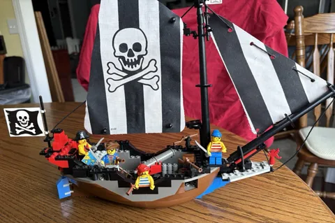 Lego #6268 Pirates: Renegade Runner w/instructions