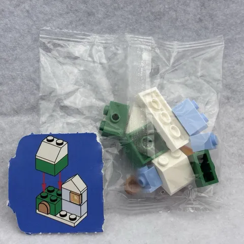 LEGO Advent Calendar 2025, Disney Frozen (Day 16) - Green & Blue Arendelle House