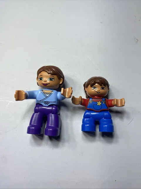 2 Lego Duplo Figures- Woman And Girl. Brown Hair