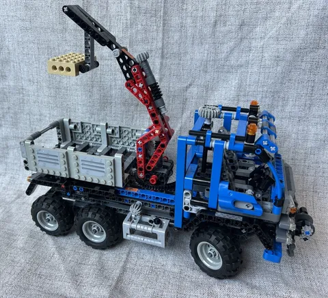 LEGO Technic Off-Road Truck Set 8273 -  100% Complete - Fast Shipping!