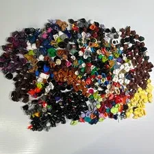 LEGO Minifigure Lot of over 550 helmets, hoods, hairs, hats, heads, etc. ￼