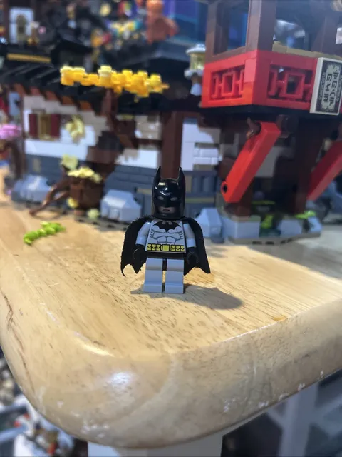 Lego Batman Genuine 2006 Batman Light Bluish Gray Suit Minifigure Bat001 DC