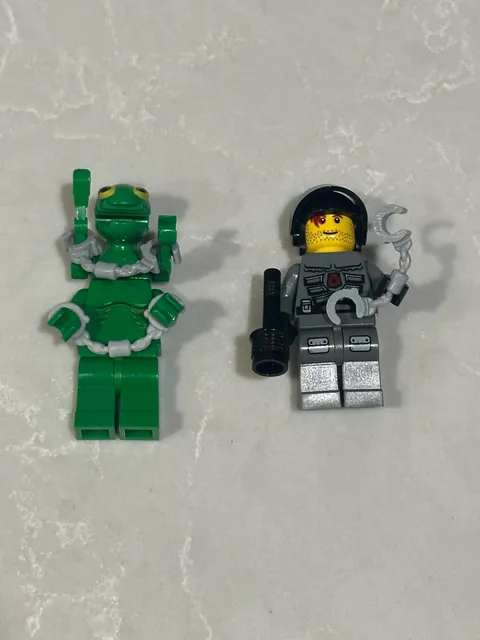 LEGO Space Police 3 Alien (sp098 sp091) 5971-1 Gold Heist Minifigures lot