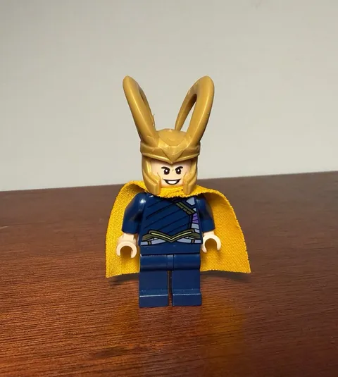 LEGO Super Heroes Loki Dark Blue Outfit Minifigure sh0411 Set 76088