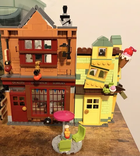 Lego Quality Quidditch Supplies & Ice Cream Parlour (76452) AS-IS