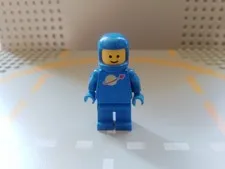 LEGO Classic Spaceman Blue Color Missing Air TankPLEASE READ DESCRIPTION